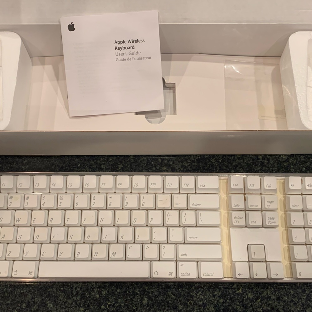 Apple Wireless Keyboard - White